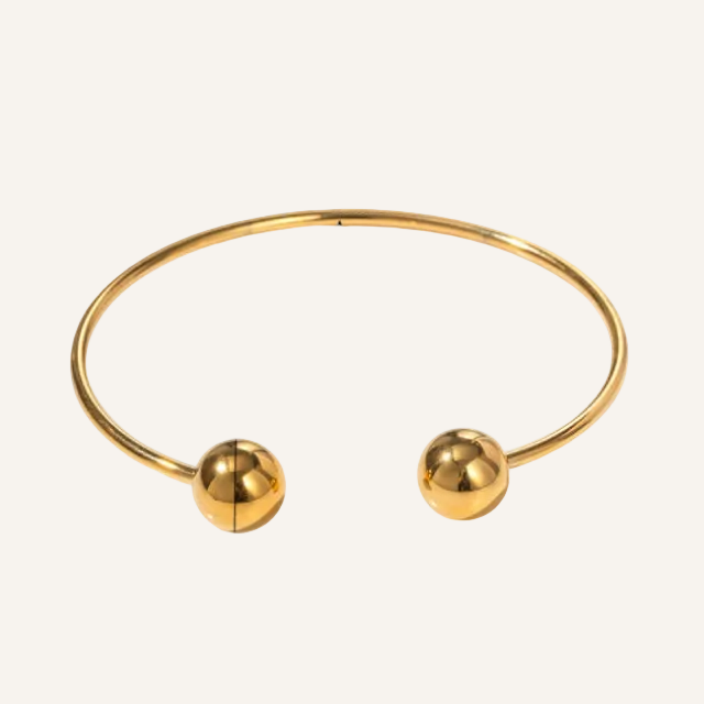 Selina Bangle