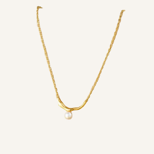 Dainty Pearl Necklace
