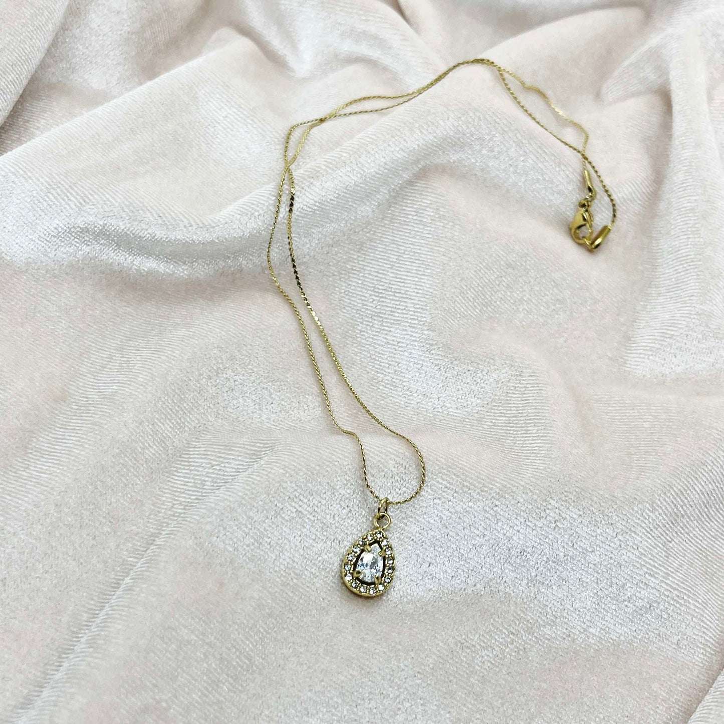 Vintage Glam Necklace - Tear Drop