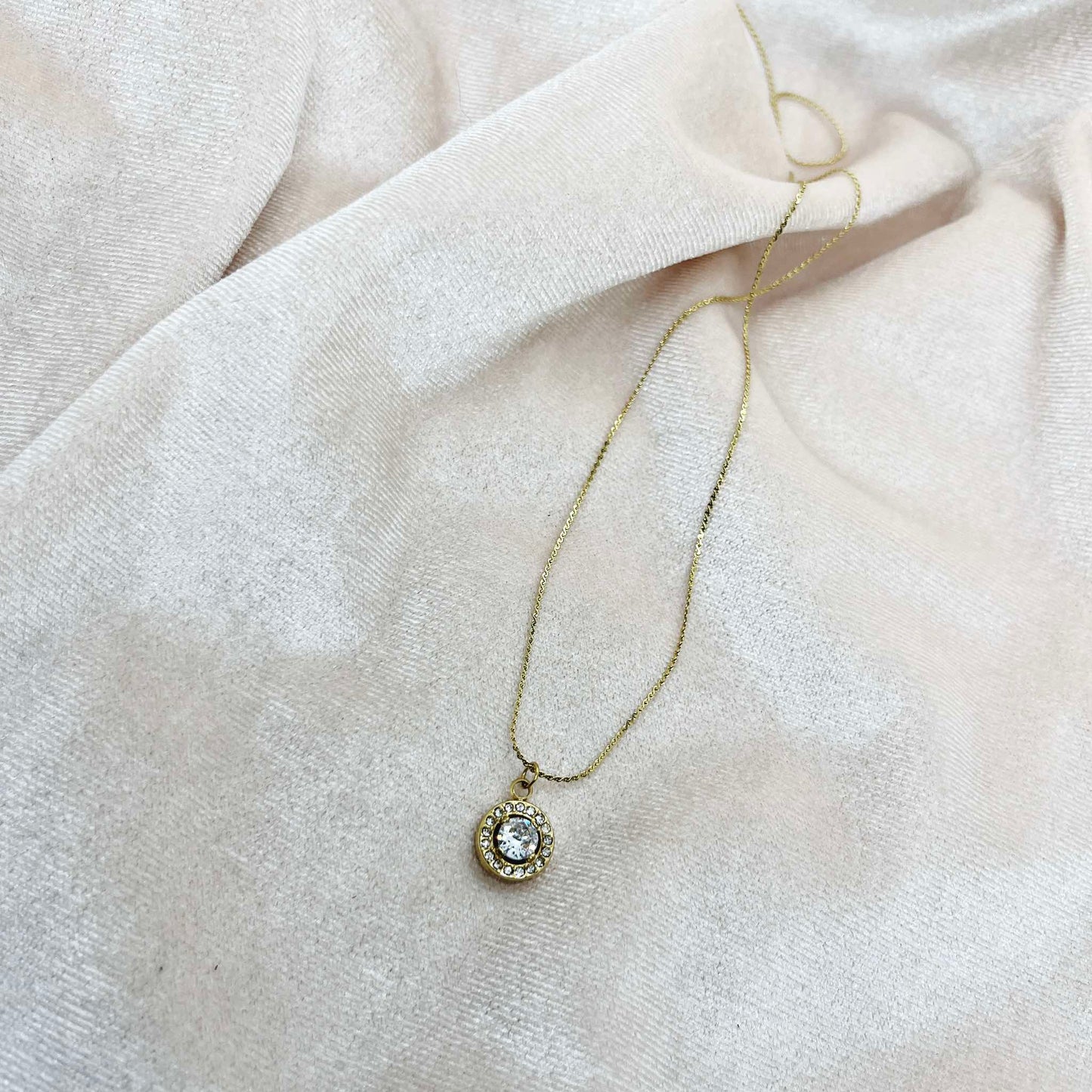 Vintage Glam Necklace - Circle