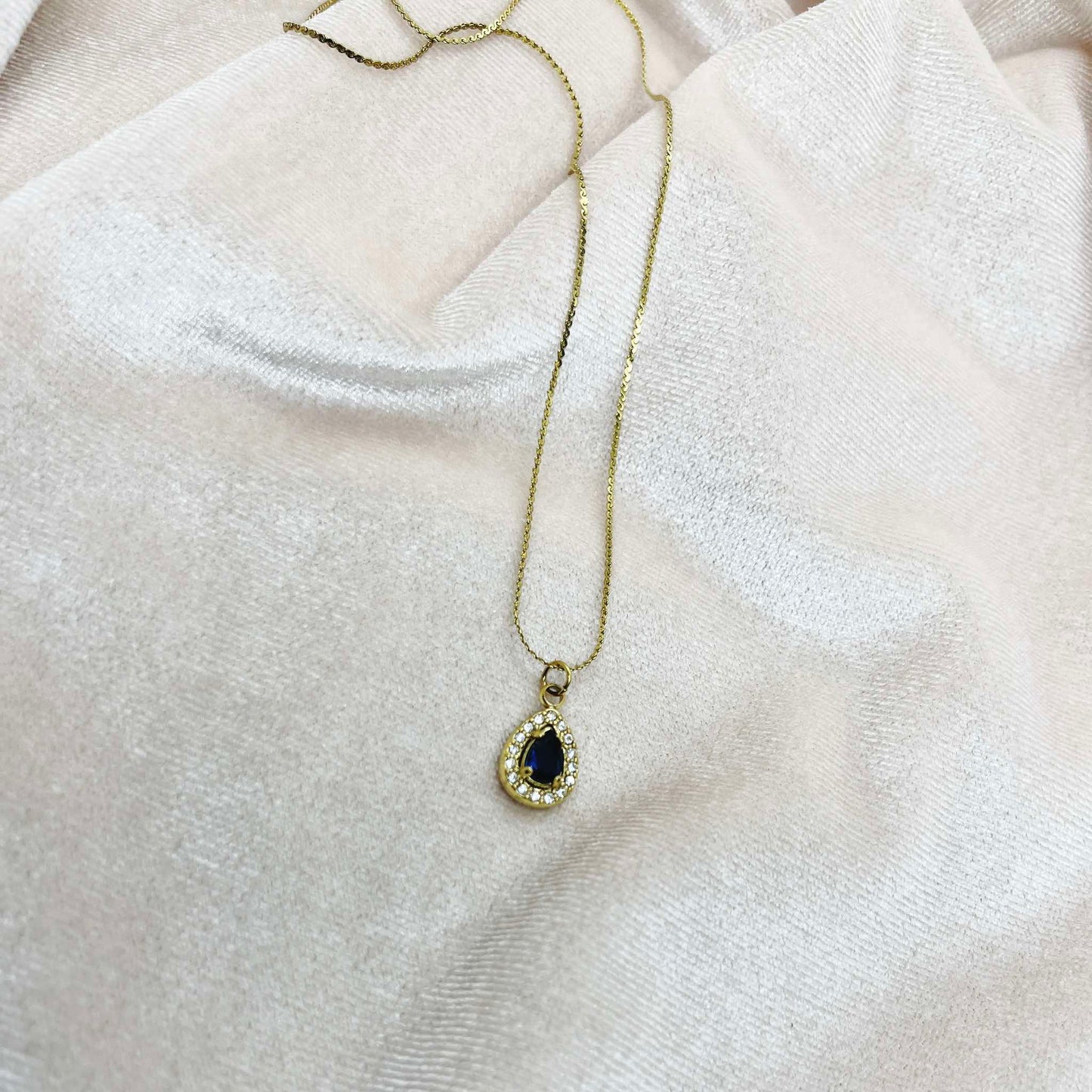 Vintage Glam Necklace - Tear Drop