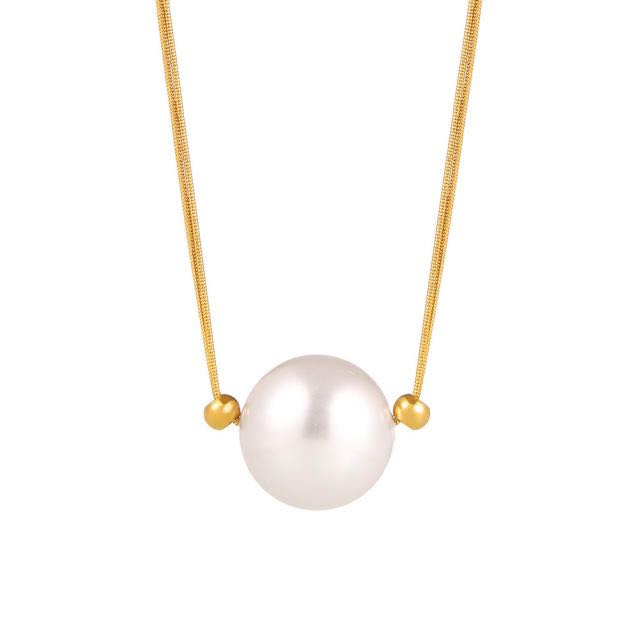 Large pearl necklace