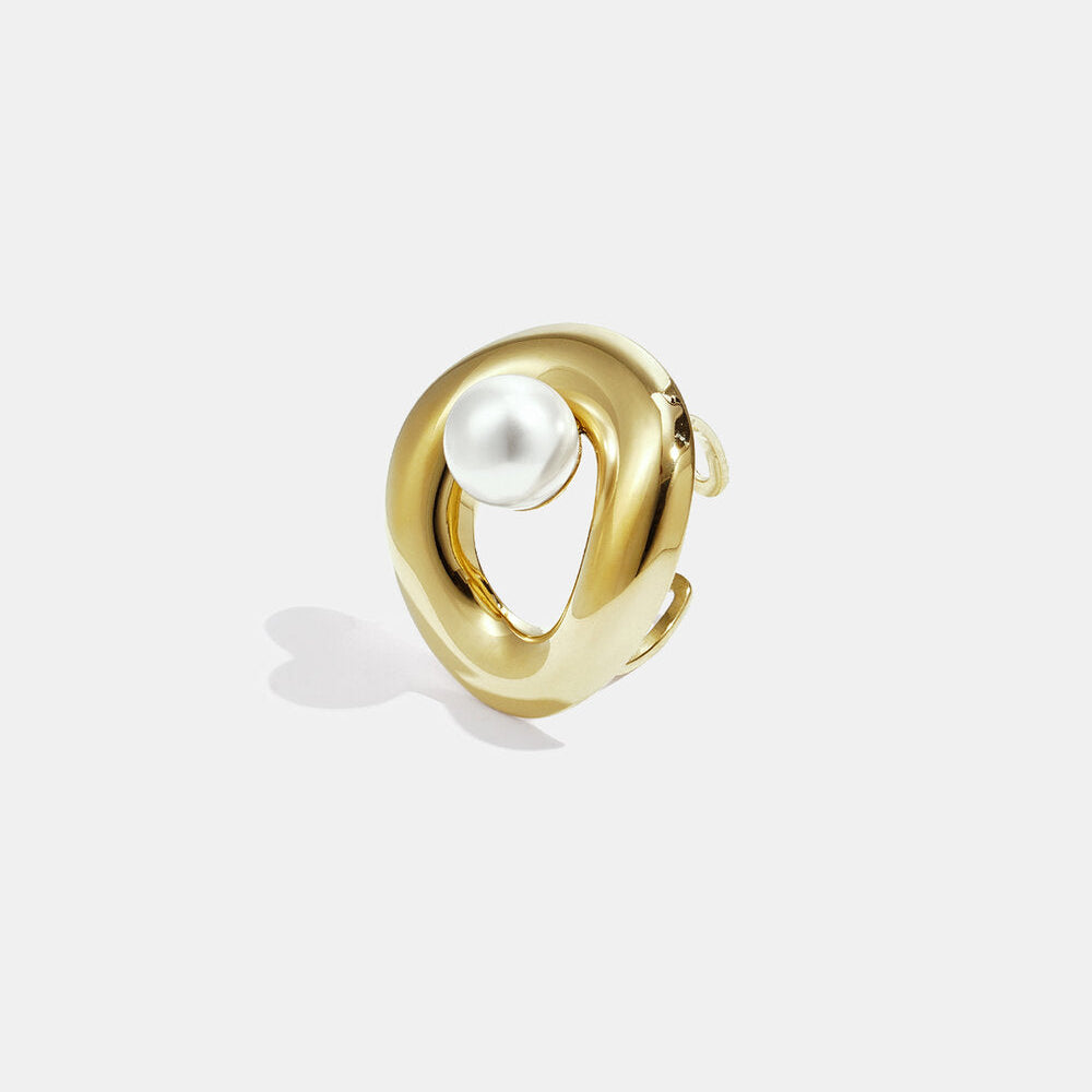 Sculptural open gold ring with a round pearl detail