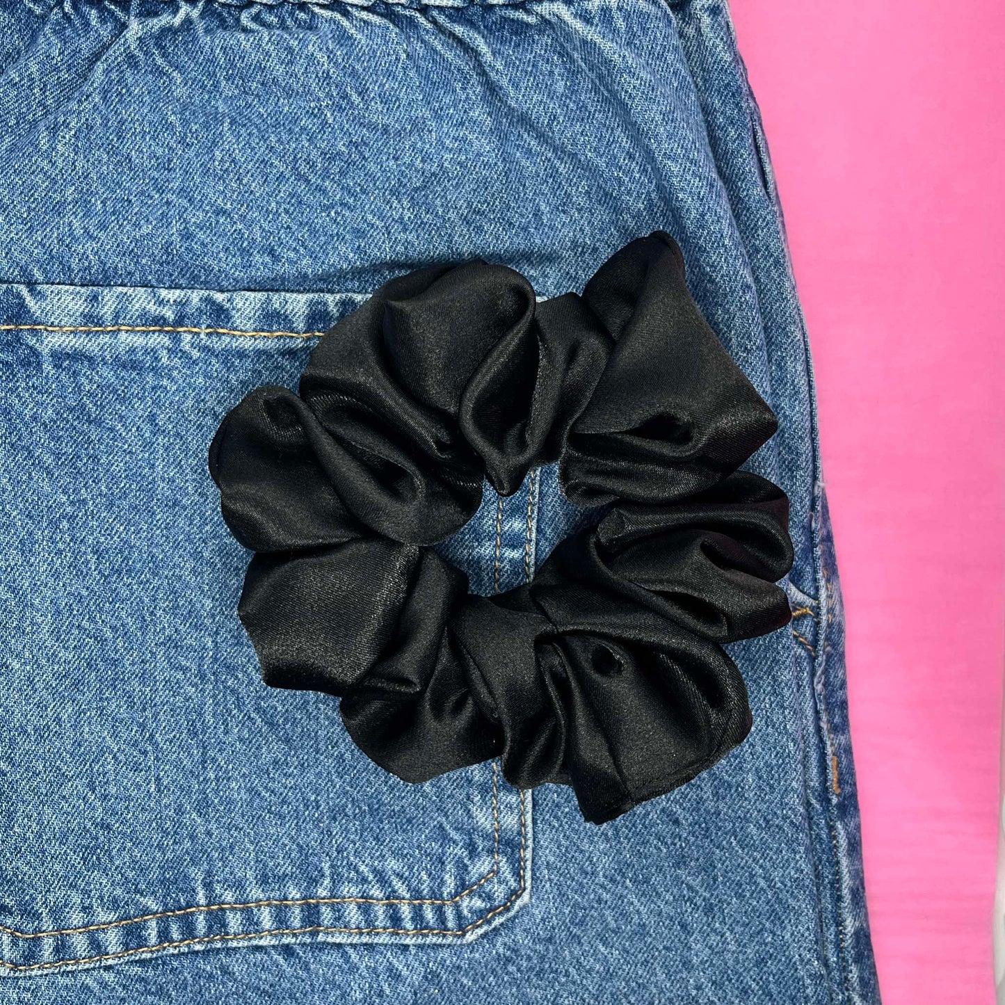 Wendy - Classic Scrunchie