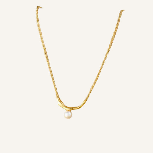 Dainty Pearl Necklace
